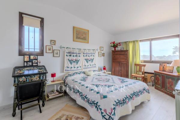 Antibes | Villa de charme au calme absolu avec jardin méditerranéen et beau potentiel