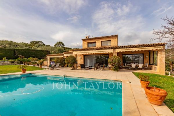 Antibes | Villa de charme au calme absolu avec jardin méditerranéen et beau potentiel