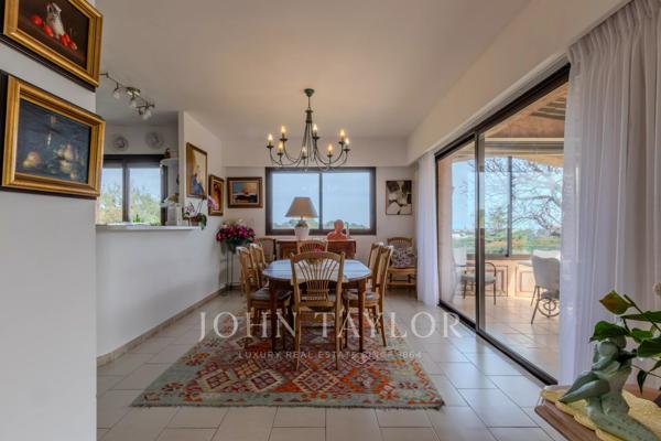 Antibes | Villa de charme au calme absolu avec jardin méditerranéen et beau potentiel