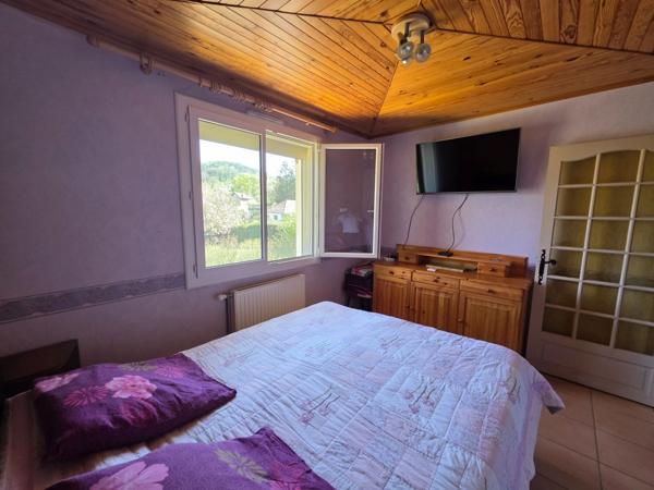 Maison à vendre 7 pièces sur les hauteurs de Lons-le-Saunier (39)