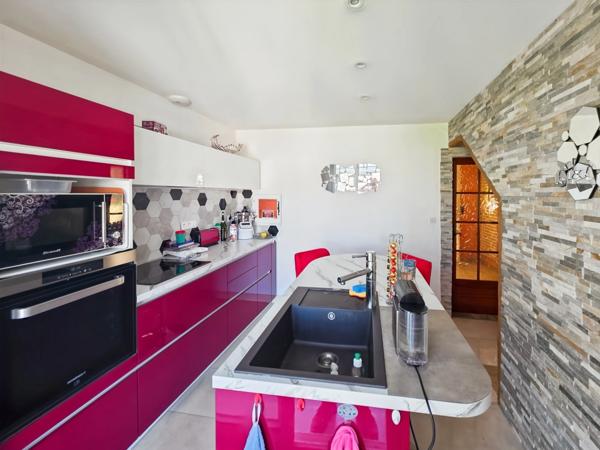 Maison à vendre 7 pièces sur les hauteurs de Lons-le-Saunier (39)