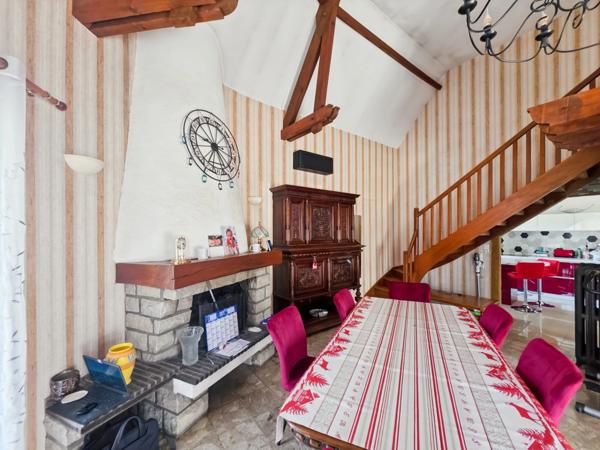 Maison à vendre 7 pièces sur les hauteurs de Lons-le-Saunier (39)