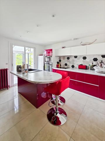 Maison à vendre 7 pièces sur les hauteurs de Lons-le-Saunier (39)