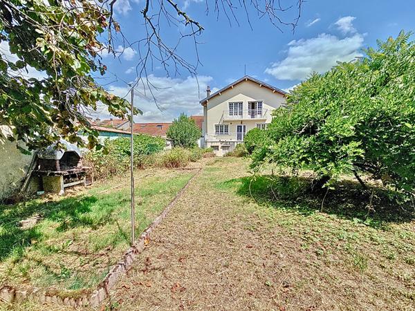 Maison familiale _ grands espaces _ 5 chambres _ jardin _ 2 garages _ atelier _ sous-sol _ combles aménageables