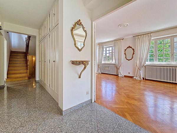 Maison familiale _ grands espaces _ 5 chambres _ jardin _ 2 garages _ atelier _ sous-sol _ combles aménageables