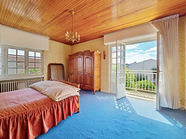 Maison familiale _ grands espaces _ 5 chambres _ jardin _ 2 garages _ atelier _ sous-sol _ combles aménageables