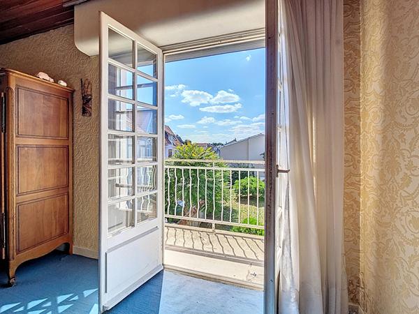 Maison familiale _ grands espaces _ 5 chambres _ jardin _ 2 garages _ atelier _ sous-sol _ combles aménageables