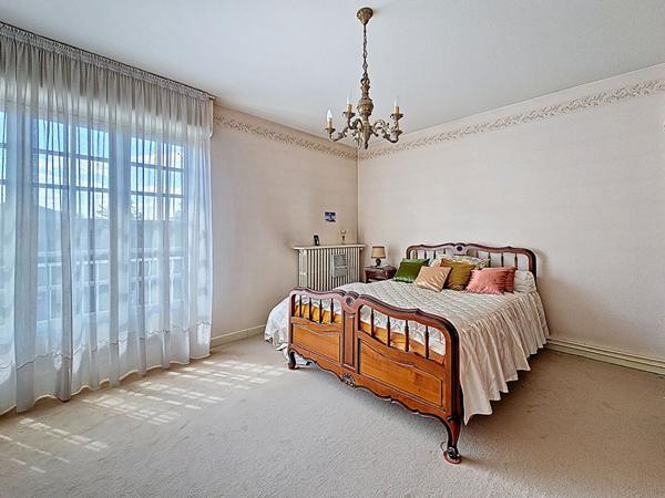 Maison familiale _ grands espaces _ 5 chambres _ jardin _ 2 garages _ atelier _ sous-sol _ combles aménageables