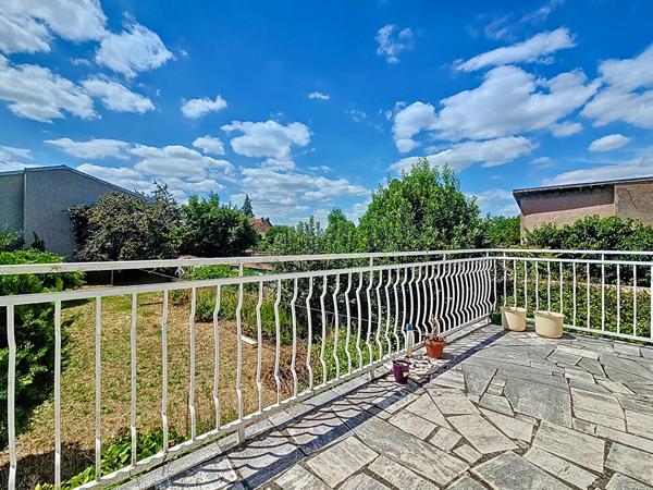 Maison familiale _ grands espaces _ 5 chambres _ jardin _ 2 garages _ atelier _ sous-sol _ combles aménageables