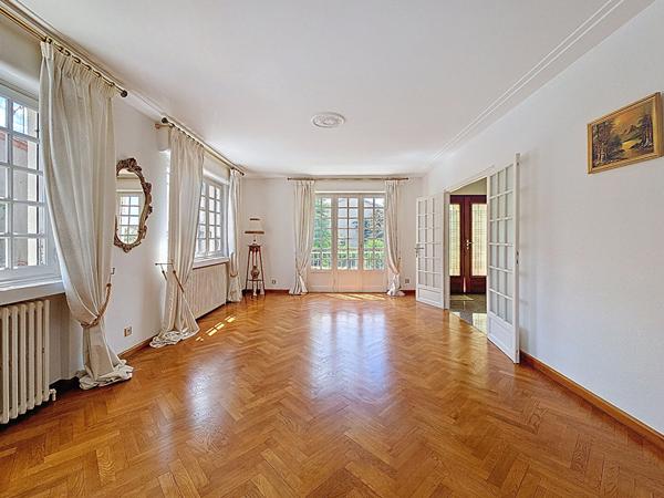 Maison familiale _ grands espaces _ 5 chambres _ jardin _ 2 garages _ atelier _ sous-sol _ combles aménageables