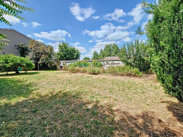 Maison familiale _ grands espaces _ 5 chambres _ jardin _ 2 garages _ atelier _ sous-sol _ combles aménageables