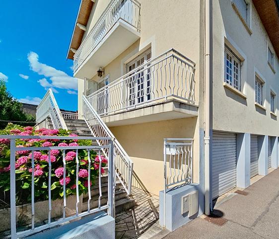 Maison familiale _ grands espaces _ 5 chambres _ jardin _ 2 garages _ atelier _ sous-sol _ combles aménageables