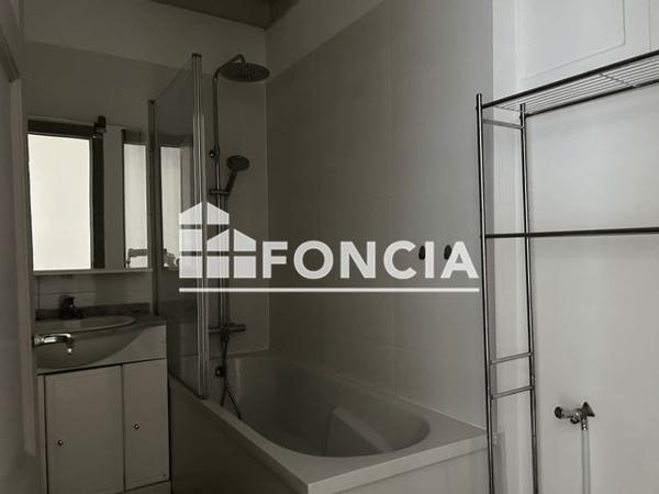 Location Appartement 3 pièces 69.1 m² - 102 RUE DU MOLINEL Lille 59000