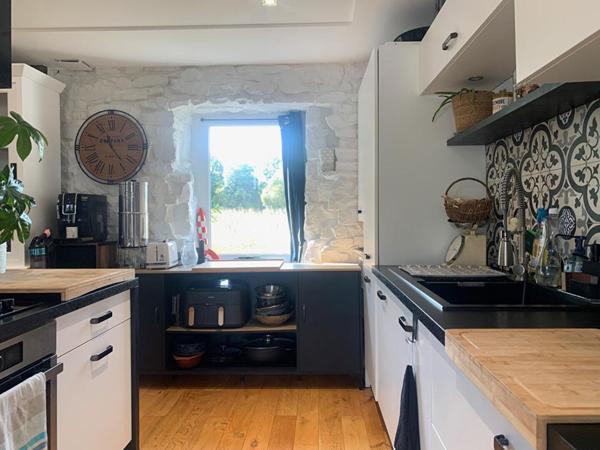 MAISON CLIMATISEE AVEC STUDIO INDEPENDANT LIMITE VANNES