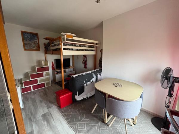 APPARTEMENT PARISIEN SECTEUR RECHERCHE