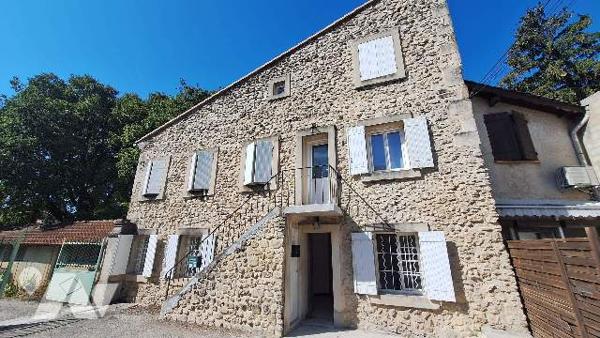Immeuble avec 2 logements, centre d'Eyguières