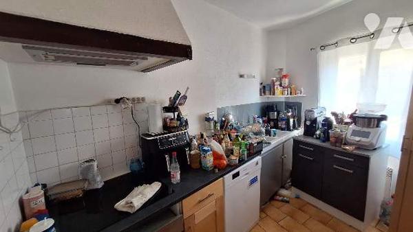 Immeuble avec 2 logements, centre d'Eyguières