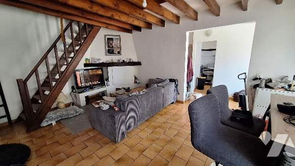 Immeuble avec 2 logements, centre d'Eyguières