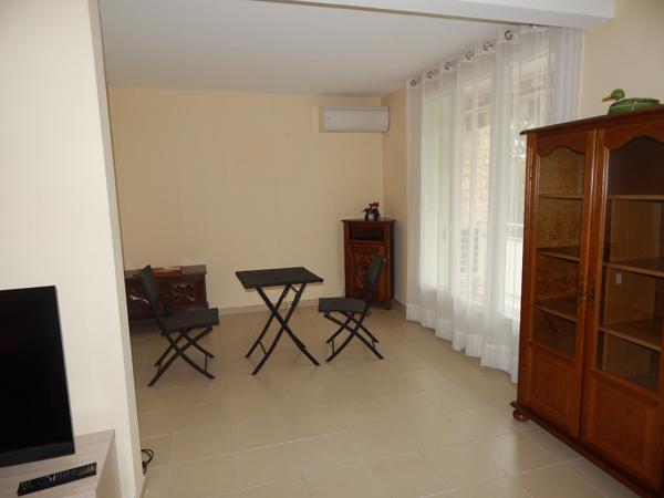 EXCLUSIVITE SUR MORIERES LES AVIGNON - APPARTEMENT TYPE 3 DE 72 M² de surface habitable A LOUER AVEC TERRASSE DE 14 M² Cave et parking