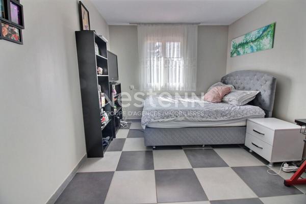 Gardanne-Maison de 7 pièces d'une surface de 168 m2 sur une parcelle de 1560 m² environ avec un grand garage