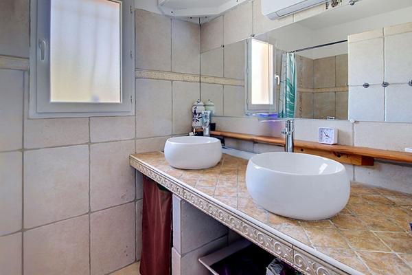 A VENDRE EN EXCLUSIVITE ! À VIDAUBAN Maison de plain-pied 4 pièces 88 m2 avec piscine sur un terrain de 1 455 m2