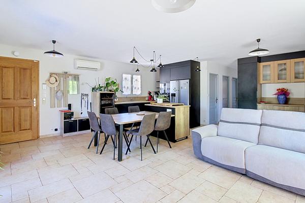 A VENDRE EN EXCLUSIVITE ! À VIDAUBAN Maison de plain-pied 4 pièces 88 m2 avec piscine sur un terrain de 1 455 m2
