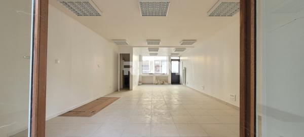 – Ensemble Immobilier : Local Commercial / Professionnel & Duplex Récent Prix FAI : 115 000 €