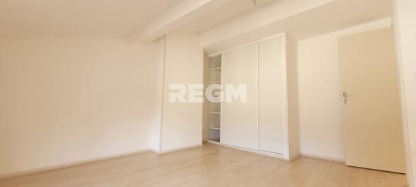 – Ensemble Immobilier : Local Commercial / Professionnel & Duplex Récent Prix FAI : 115 000 €