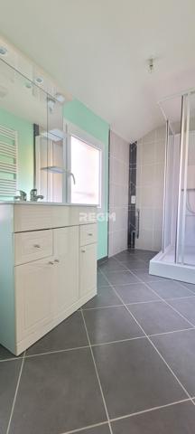 – Ensemble Immobilier : Local Commercial / Professionnel & Duplex Récent Prix FAI : 115 000 €