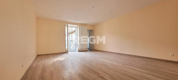 – Ensemble Immobilier : Local Commercial / Professionnel & Duplex Récent Prix FAI : 115 000 €