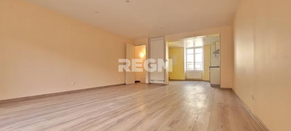 – Ensemble Immobilier : Local Commercial / Professionnel & Duplex Récent Prix FAI : 115 000 €