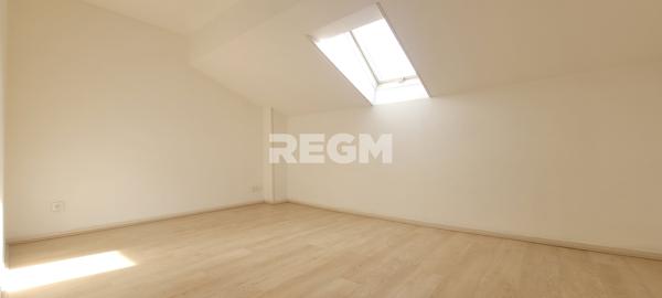 – Ensemble Immobilier : Local Commercial / Professionnel & Duplex Récent Prix FAI : 115 000 €