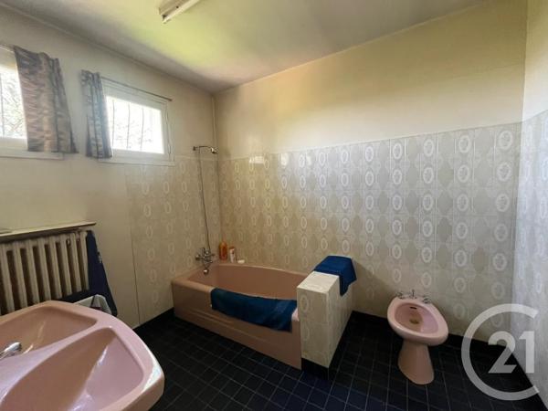 Maison à vendre  6 pièces - 257,24 m 2   CHATELLERAULT  - 86