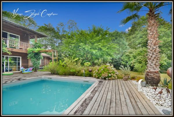 Propriete à vendre 5 pièces SOUSTONS (40) au calme avec dépendance