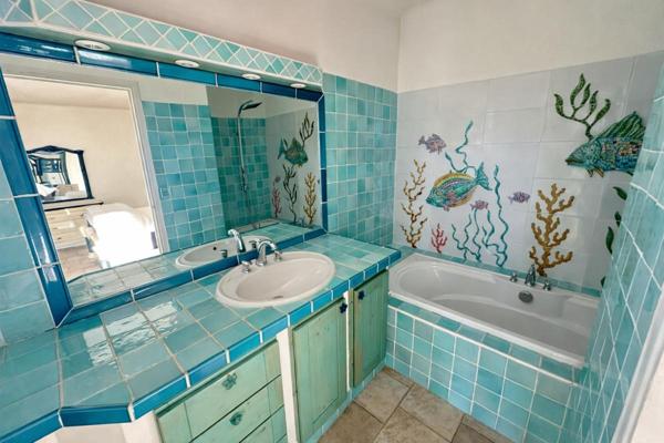 St Victoret - Propriété de 429 m² avec dépendances, piscine, pool house