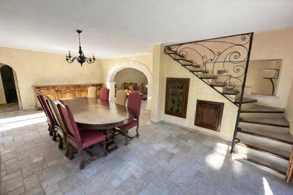 St Victoret - Propriété de 429 m² avec dépendances, piscine, pool house