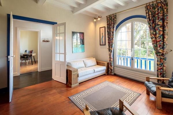 A vendre : Elegante maison basco-landaise, 300 m², centre Soustons, 8 pièces