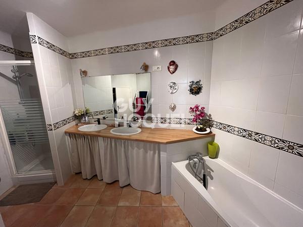 Maison Clarensac Garages Cour Terrasse et Dépendance