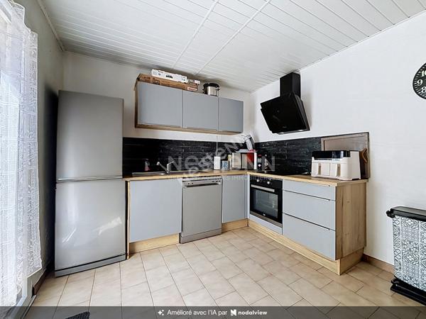 AIGUES-MORTES - APPARTEMENT P4 AVEC GRANDE COUR - SECTEUR GARE