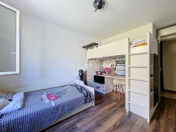 AIGUES-MORTES - APPARTEMENT P4 AVEC GRANDE COUR - SECTEUR GARE