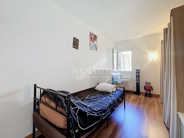 AIGUES-MORTES - APPARTEMENT P4 AVEC GRANDE COUR - SECTEUR GARE