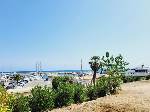 T2 Vue mer dans résidence avec piscine