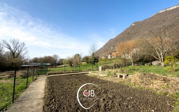 Cruet – Maison de village 95 m² avec grange et terrain de 1134 m²