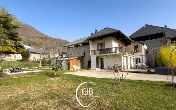 Cruet – Maison de village 95 m² avec grange et terrain de 1134 m²