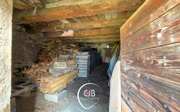 Cruet – Maison de village 95 m² avec grange et terrain de 1134 m²