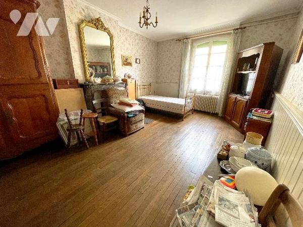 Belle maison de bourg à rénover.