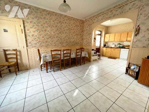 Belle maison de bourg à rénover.