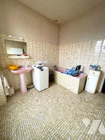 Belle maison de bourg à rénover.