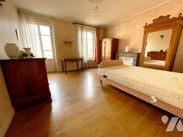 Belle maison de bourg à rénover.