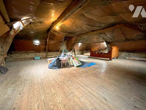 Belle maison de bourg à rénover.